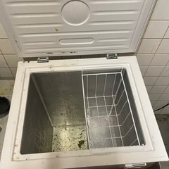 MAXZEN 冷凍庫 家庭用 小型 99L ノンフロン チェストフリーザー 上開き フリーザー ストッカー 冷凍 スリム 氷 食材 食品 食糧 冷凍食品 ストック ホワイト JF100ML01WH マクスゼンの画像