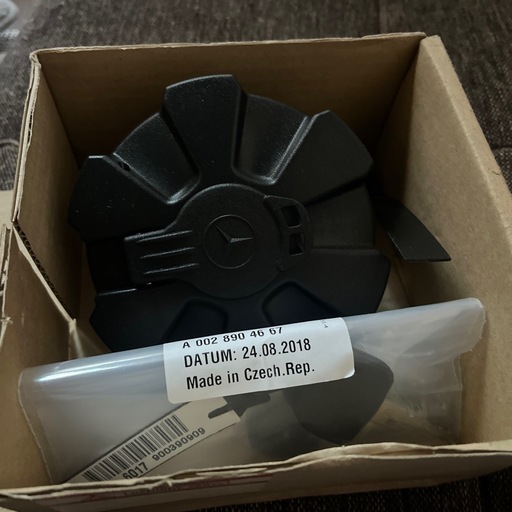 新品三菱ふそう純正燃料キャップ
