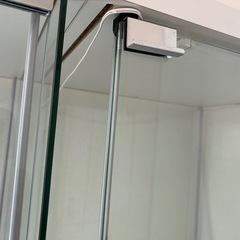 IKEA ガラス棚　2台
の画像
