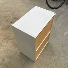 白いカラーボックスの画像