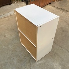 白いカラーボックスの画像