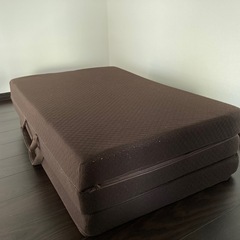 3つ折りマットレス　シングルサイズ　ダークブラウンの画像