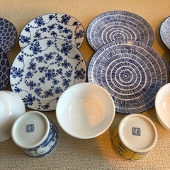 平皿8枚、小鉢2つ、茶碗3つセットの画像