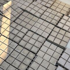 「無料」中古　屋外用ジョイントタイル（140枚）の画像