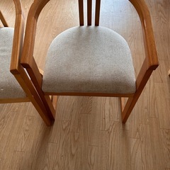 高級無垢材アームチェア2脚の画像