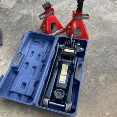 ローダウンジャッキ(難アリ)とリジットラック(ウマ)の画像