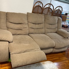 イエローボックスのソファーの画像