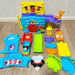 ミッキーマウスカフェ　乗り物玩具　の画像