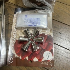 タジン鍋、ケーキ作りの型などの画像