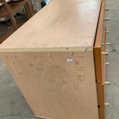 木製のチェストの画像