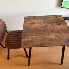 ダイニングテーブルの画像