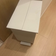 ゴミ箱の画像