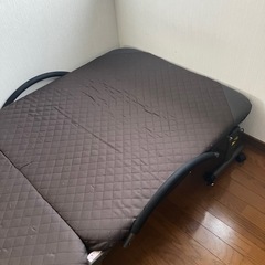 折りたたみベッドの画像