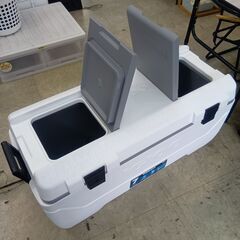 セール開催中！表示価格からさらに15～50％OFF！（サルベージ品を除く）IGLOO  MAXCOLD クーラーボックス　156Lの画像