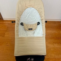 ベビービョルン　バウンサー　ベージュ系の画像