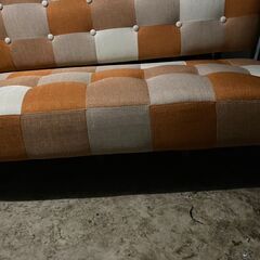 オレンジ色　二人掛けソファ　の画像