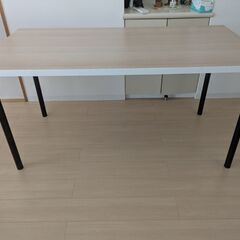 イケア　テーブルの画像