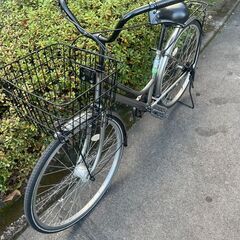 リサイクルショップどりーむ天保山店　No593 自転車　シティサイクル　２６インチ　渋めのガンメタリックカラー🎵　ギア切替付き🎵　LEDオートライト付き♪の画像