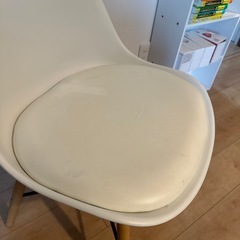 イームズチェア白 レザー ホワイトの画像