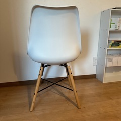 イームズチェア白 レザー ホワイトの画像