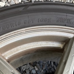 スタッドレスタイヤ 16インチホイール付きの画像