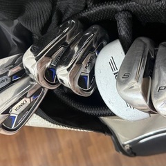 IGNIO（イグニオ）fires you up ゴルフバッグ＋クラブ10本＋ボール付きの画像