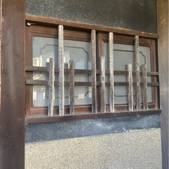 古民家の小さめガラス戸の画像