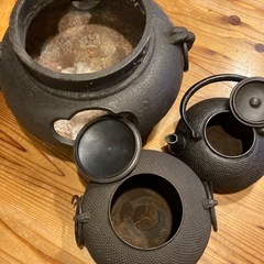鉄瓶と御茶道の風炉の画像