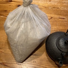 鉄瓶と御茶道の風炉の画像