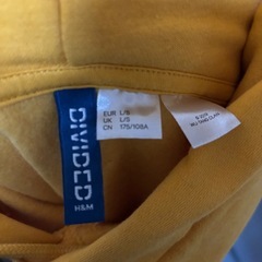 パーカー（黄色）の画像