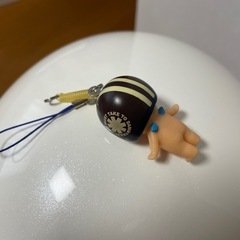 ダムトラックスとキューピーのコラボキーホルダーの画像