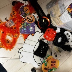 ハロウィン装飾 大量まとめ売り（マスク・飾り・コスチューム等）引き取り限定の画像