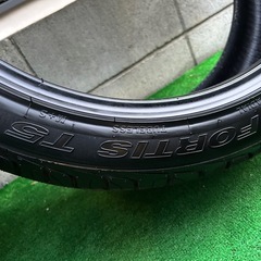 タイヤ　255  40R 20  maxtrek fortisの画像