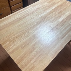 木目ダイニングテーブルの画像