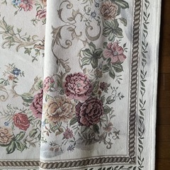 さしあげます　バラ柄ラグ　185cm ✖️ 185cmの画像