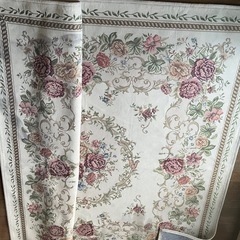さしあげます　バラ柄ラグ　185cm ✖️ 185cmの画像