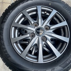 タッドレスタイヤとアルミホイールセットの画像