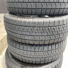 タッドレスタイヤとアルミホイールセットの画像
