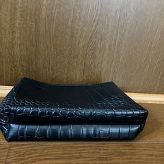 ブラック合成皮革ポーチの画像