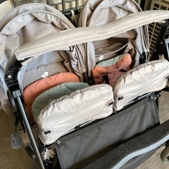 双子ベビーカーの画像