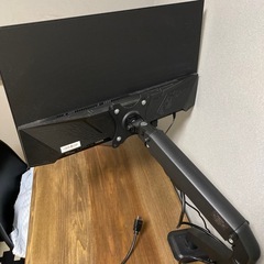 PCモニター　モニターアーム　HDMIコードの画像