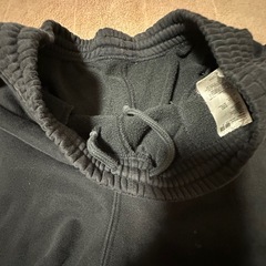 ユニクロ 黒スウェットパンツ Mサイズ ウエストゴム＆紐付きの画像