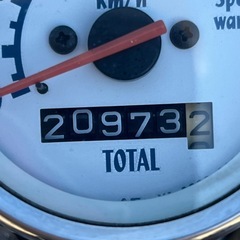 大人気セール‼️安心のバッテリー新品✨️前後タイヤまだまだ山あり🗻嬉しいオイル満タン補充済み🈵オイル交換不要⭕️継ぎ足しだけで🆗2サイクルでパワフルな走り💨5AUビーノ✴の画像