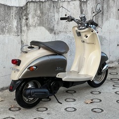 大人気セール‼️安心のバッテリー新品✨️前後タイヤまだまだ山あり🗻嬉しいオイル満タン補充済み🈵オイル交換不要⭕️継ぎ足しだけで🆗2サイクルでパワフルな走り💨5AUビーノ✴の画像