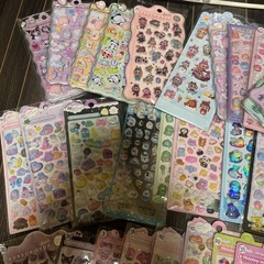 今人気のキャラクターシールの画像