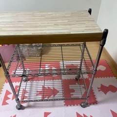 キャスター付き　棚の画像