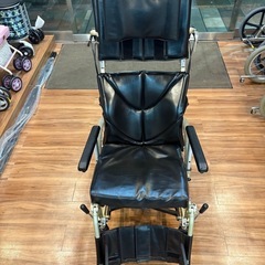 ティルトリクライニング車椅子の画像