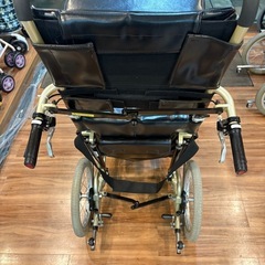 ティルトリクライニング車椅子の画像
