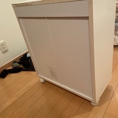 傷有り　キャスター付き棚の画像