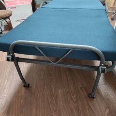 折りたたみベッド マットレス マット部分サイズ: 約200cm x 約90cm x 地上高約45cmの画像